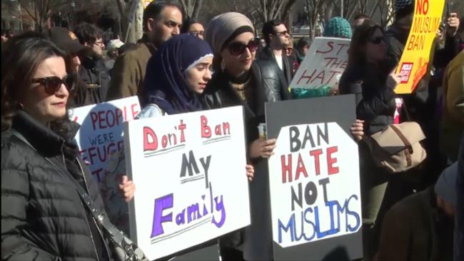 Muslims pray en masse in front of White House