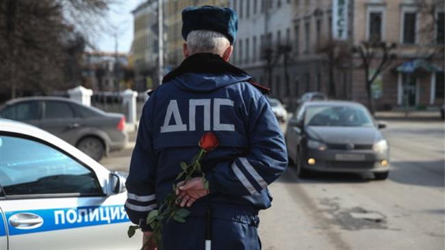 Russia's police surprise female drivers with flowers 