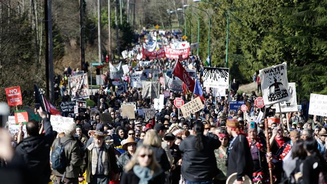 Canadians protest oil pipeline expansion project	
