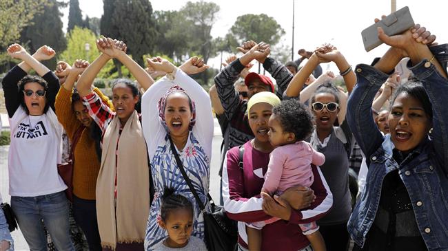Hundreds protest after Israel cancels UN migrant deal