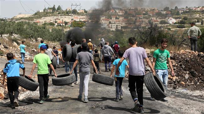 Israeli forces teargas Palestinian marchers
