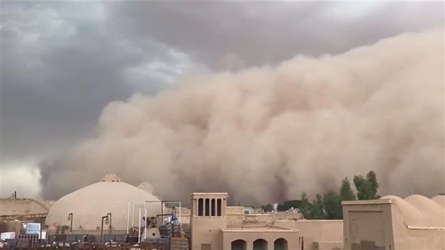 Sandstorm sweeps though Iranian city of Yazd