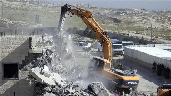 Israeli troops raze Palestinian building in al-Quds