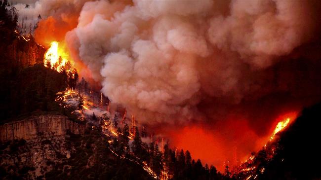 Colorado wildfire spreads as winds strengthen