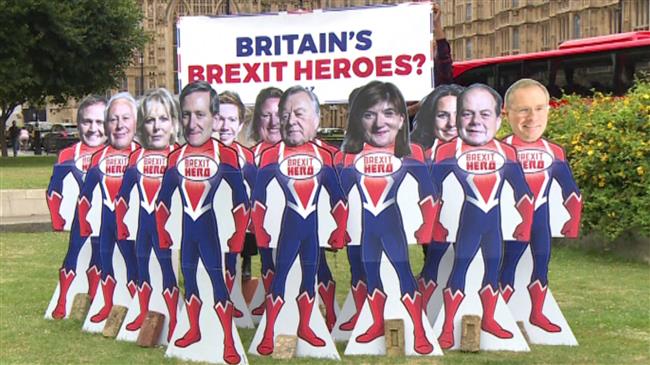 Anti-Brexit campaigners celebrate rebel MPs