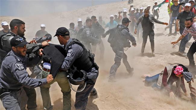 Israeli top court suspends razing of Palestinian village 