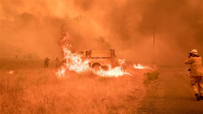 Wildfires rage across Western US amid extreme heat 