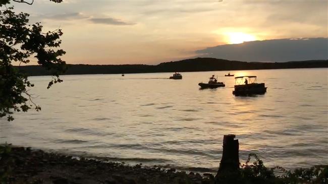 17 dead as tourist boat sinks in US lake 