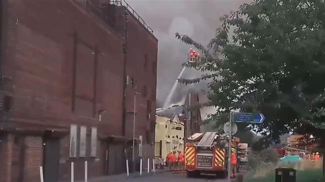 UK: Huge fire engulfs commercial building in Manchester