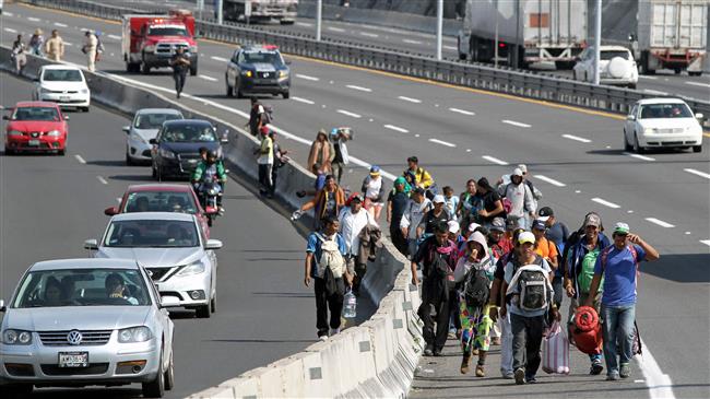 Unfazed by Trump order, migrants continue trek in Mexico