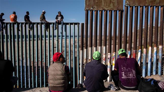 Some Central American migrants arrive at US border 