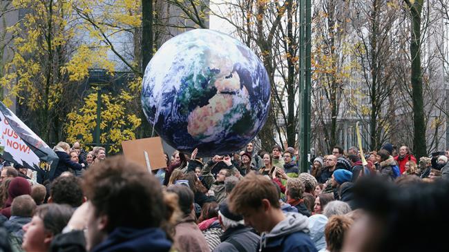 Thousands march against global warming in Belgium 