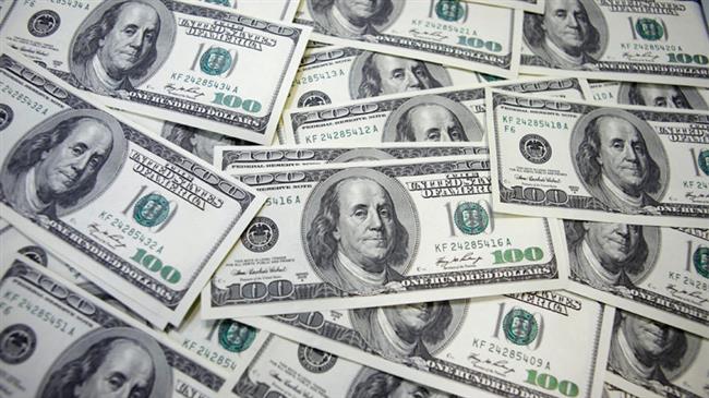 Dollar pressured by falling US yields; recession fears