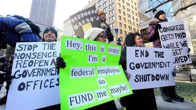 More US federal workers seek jobless aid over shutdown