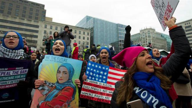 1000s attend anti-Trump Women's March in US, Europe