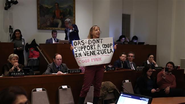 'Don’t support coup in Venezuela' - protester disrupts Pompeo meeting