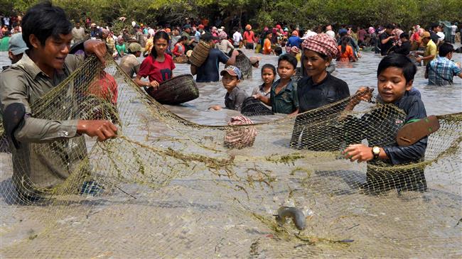 Cambodians go traditional in fishing ceremony