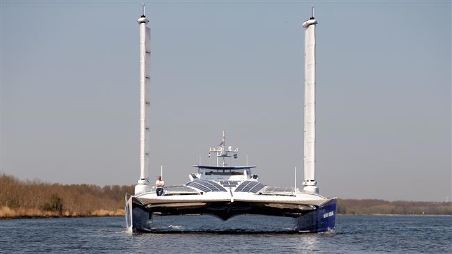 Hydrogen boat sails Amsterdam canals testing new energy-saving wings