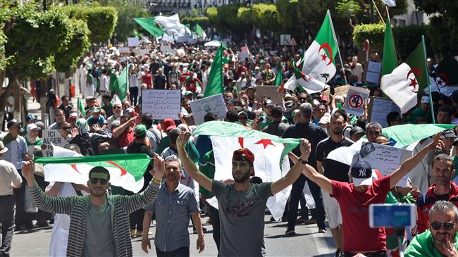 Algerians back on streets on first Friday in fasting month of Ramadan