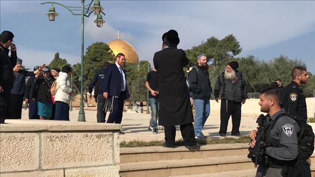 Hundreds of Israeli extremists storm Aqsa Mosque
