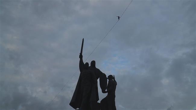German tightrope walker breaks world record in Russia