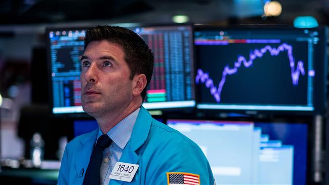 US stocks tumble on recession fears