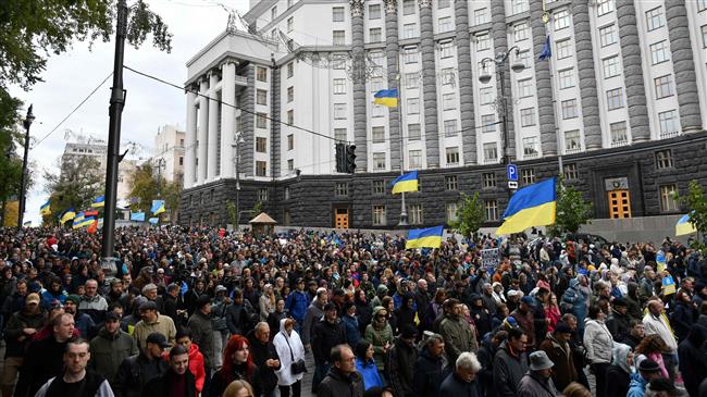 Thousands protest government’s peace plan in Ukraine