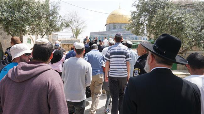 Over 120 Israeli settlers violate Aqsa Mosque