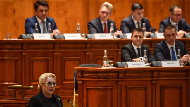 Romania government collapses in no-confidence vote