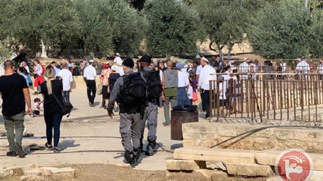 Over 750 Israeli settlers violate al-Aqsa Mosque