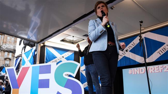 Sturgeon rallies crowd at march for Scottish independence