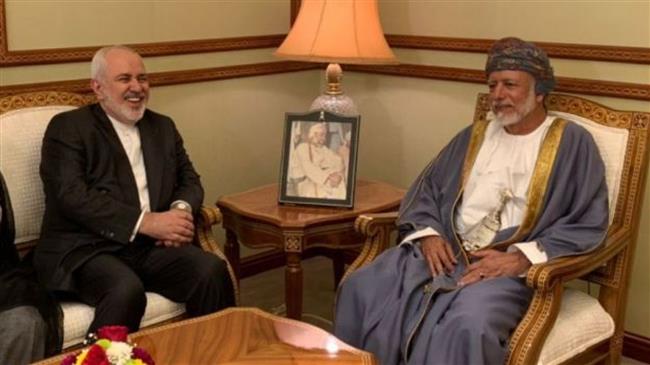 Zarif meets Omani officials, Ansarullah spokesman in Muscat