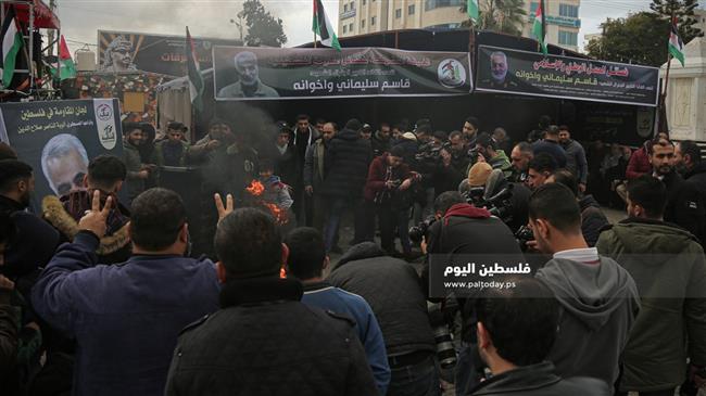 Palestinians in Gaza Strip pay tribute to General Soleimani 