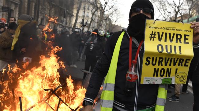Police use tear gas as pension reform protests continue in Paris