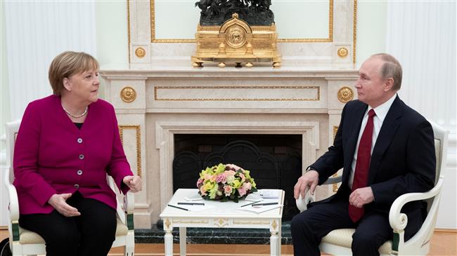 Putin holds talks with Merkel in Moscow 