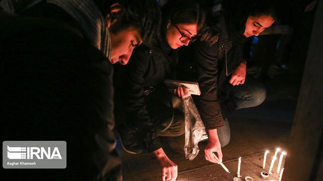Iranian students hold vigils for plane crash victims