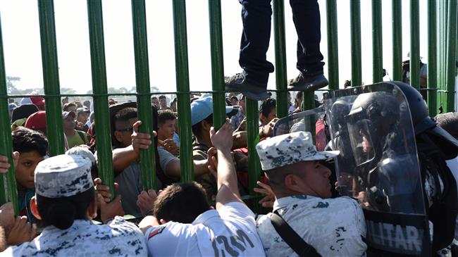 Brief scuffles at Guatemala-Mexico border