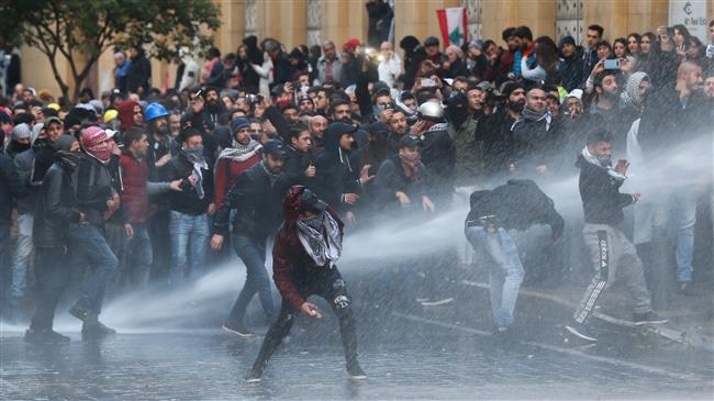 Lebanon security forces, protesters clash near parliament building