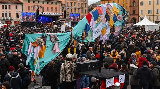 Italian Sardines square off against Salvini