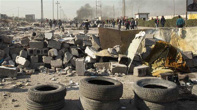 Iraqi protesters in Basra block roads with burning items