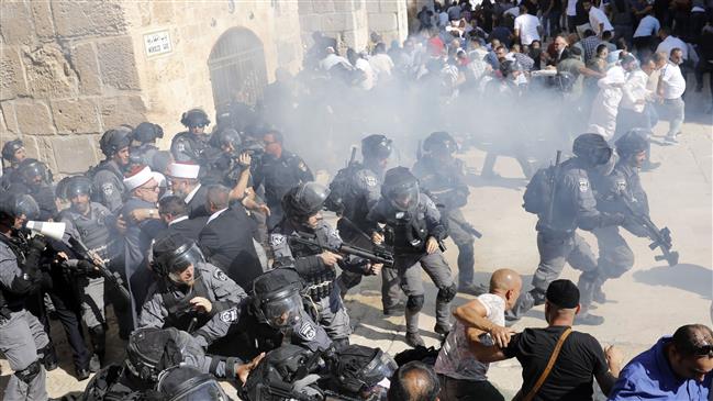 Israelis burn moque, storm Al-Aqsa ahead of Trump plan
