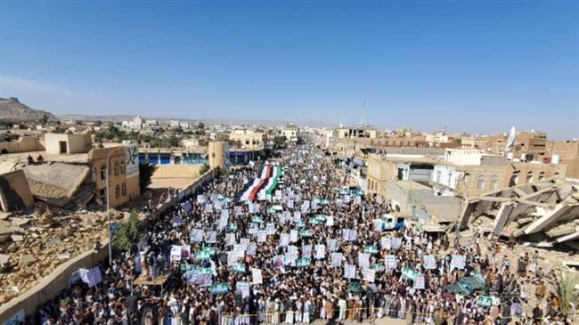 Tens of thousands of Yemenis protest 'deal of century'