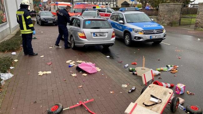 Car drives into German carnival parade, injures around 30