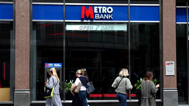 Iranians sue UK bank for blocking accounts, seek £1.5mn 