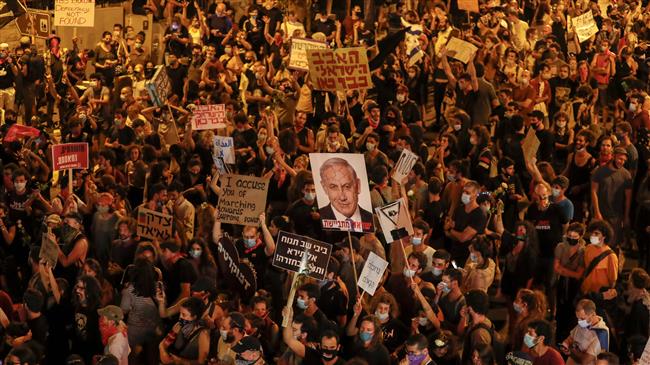 Protesters attacked as thousands rally outside Netanyahu residence 