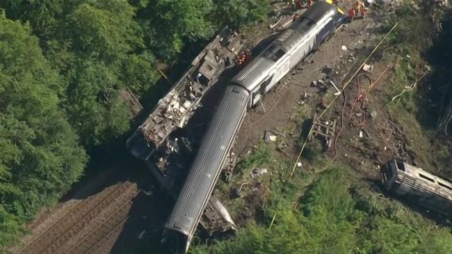 Three dead in Scotland train derailment