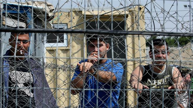 Israeli forces raid Palestinian prisoners' cells in Ofer, injure dozens