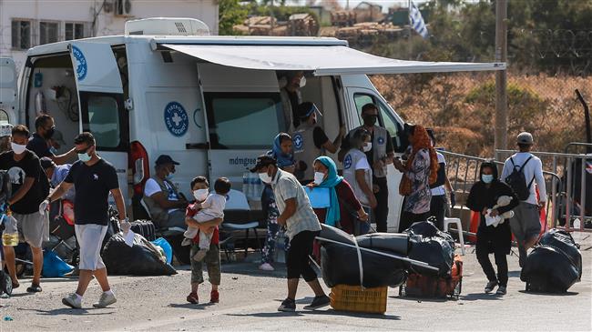 Hundreds of refugees move toward new Lesbos camp