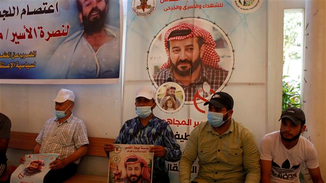 Gazans hold sit-in to support hunger-striking Palestinian prisoner
