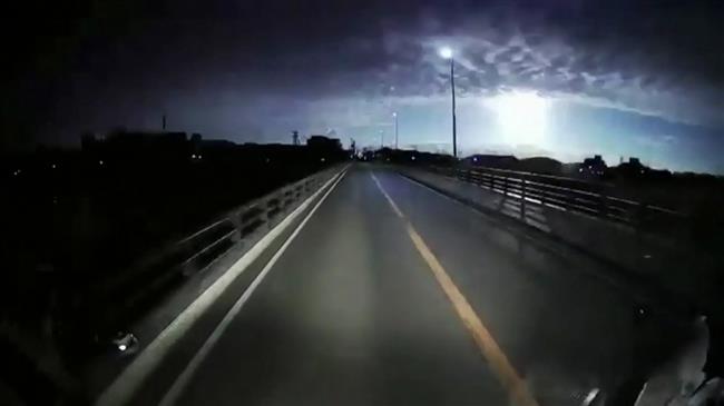 Meteor lights up the sky in incredible dashcam footage